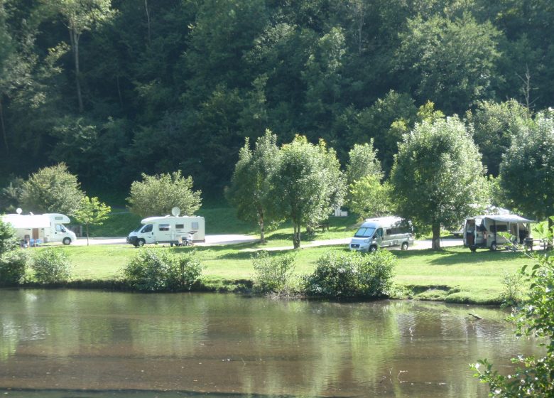 Very nice motorhome park by the river and a stone’s throw from the village, all in a peaceful mid-mountain setting…
