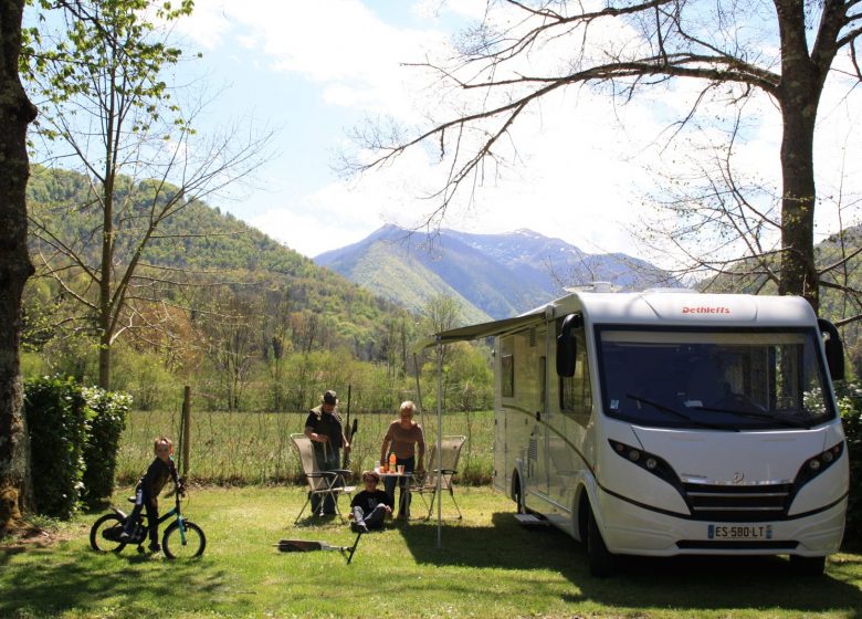 Camper pitches Camping Le haut Salat