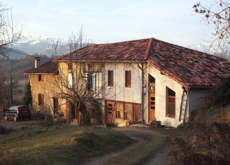 le gite en blanc à droite